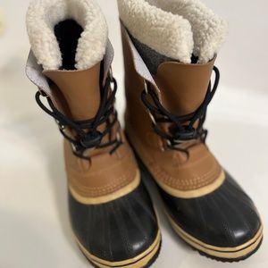 Women’s SOREL caribou winter boots